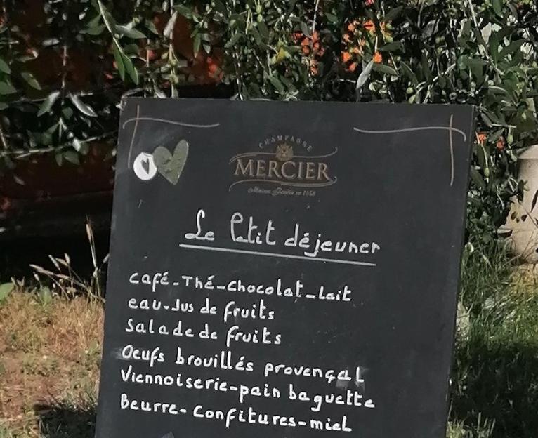 La Fee Viviane Et Michel L'Enchanteur Robion en Luberon ภายนอก รูปภาพ
