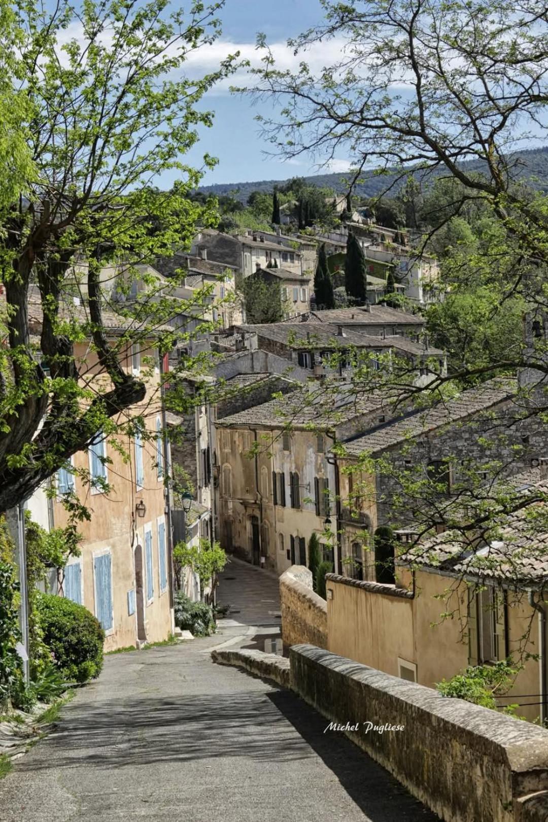 La Fee Viviane Et Michel L'Enchanteur Robion en Luberon ภายนอก รูปภาพ